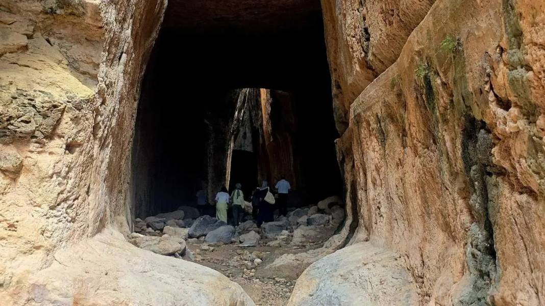 Roma’nın İzleri Hatay’da: Titus Tüneli ve Kaya Mezarları Büyülüyor! 2